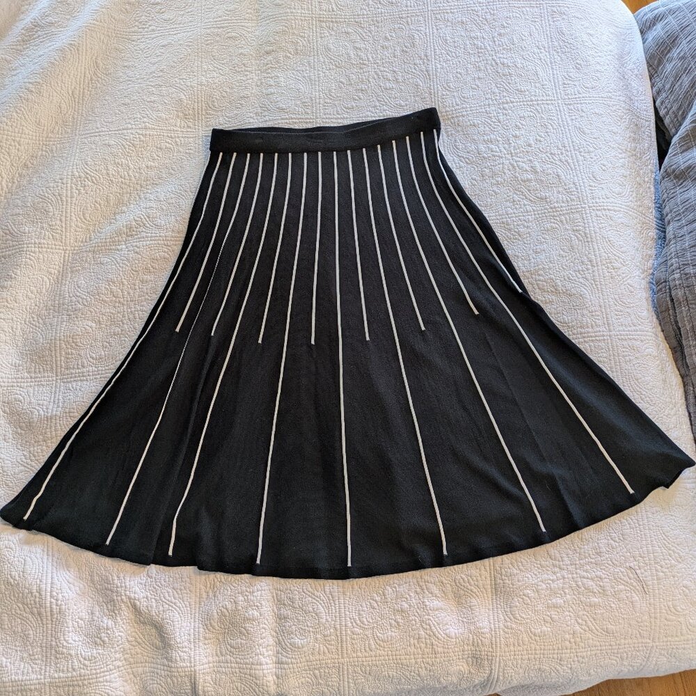 Sioni Skirt  Size Large  Black with White piping
